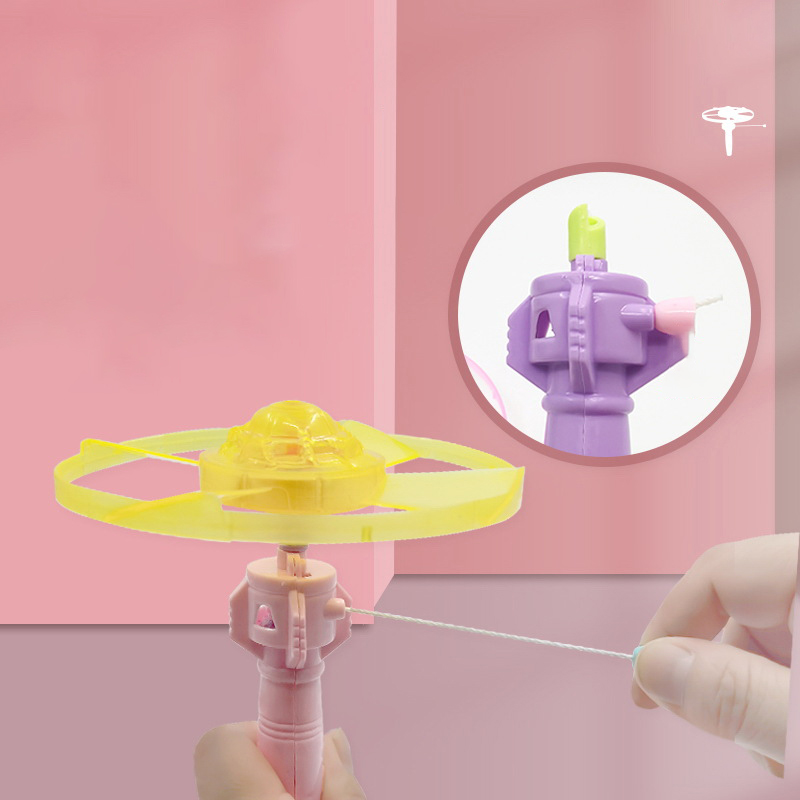 Plastic Lichtgevende Bamboe Libelle Propeller Outdoor Libel Kinderen Vliegende Speelgoed Trekkrachtkoord Vliegende Schotel Flashing Outdoor Speelgoed