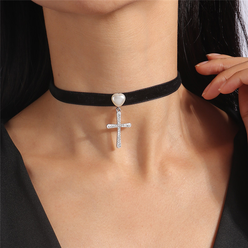 Mode Sexy Zwart Fluwelen Chokers Kettingen Punk Stijl Verklaring Kristal Liefde Harten Ketting Voor Vrouwen Partij Sieraden: Roest Rood