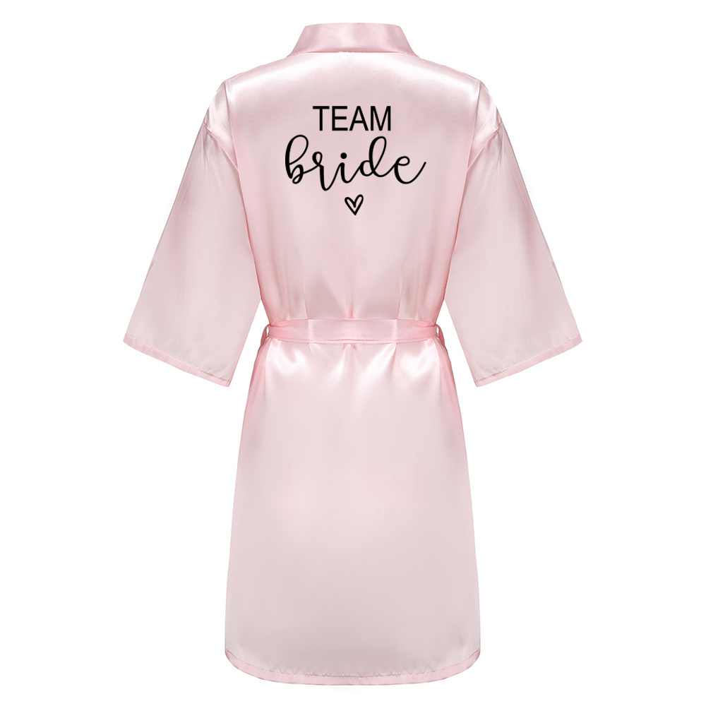 Bruiloft team met zwarte letters kimono satijnen pyjama bruidsmeisje badjas bruid gewaad: L / Coral Red