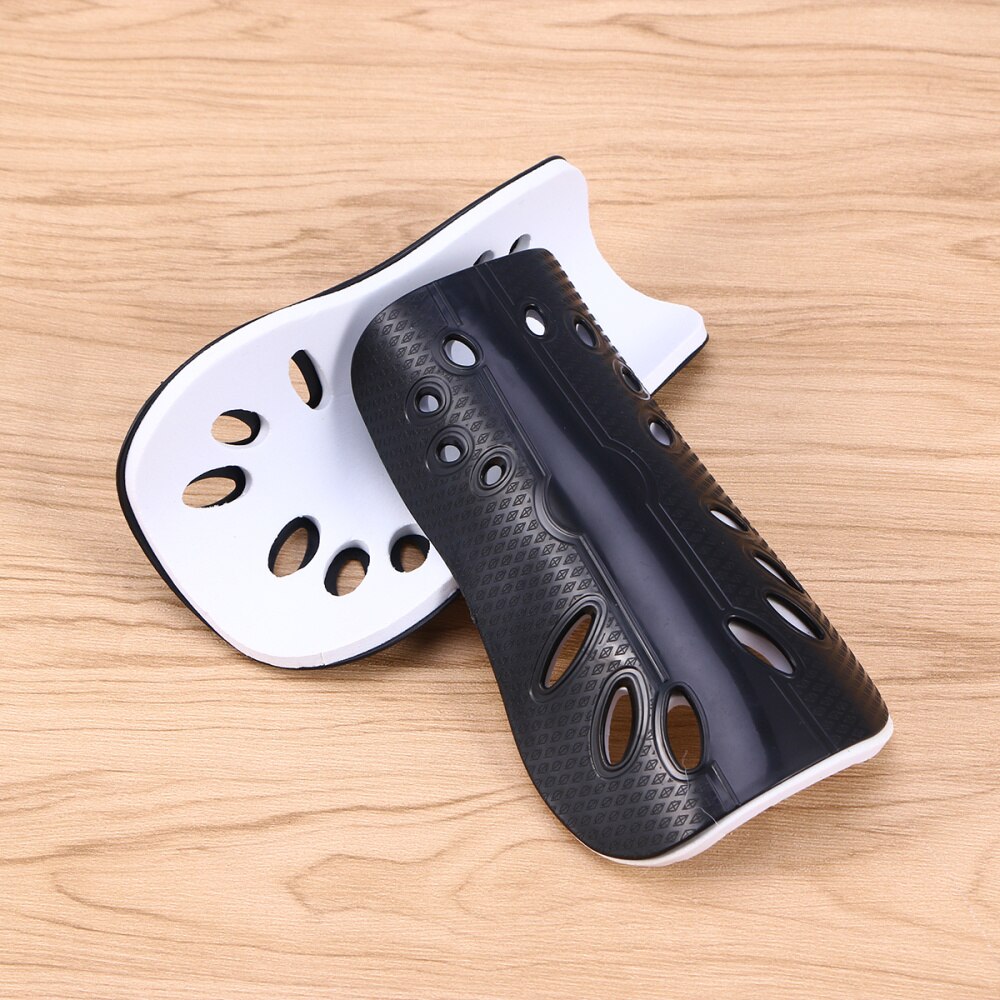 1 par leve respirável adulto bezerro equipamentos de proteção de equipamento de futebol para homem (branco)