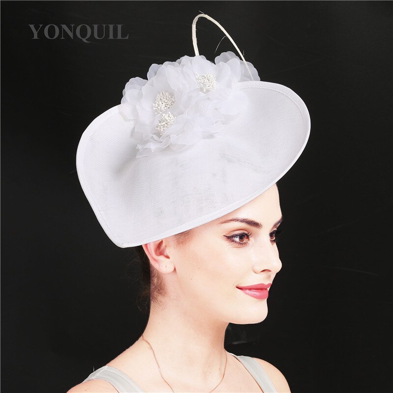 Witte hoeden voor grote feesten, fascinators voor vrouwen, veren, prachtige bruidshoeden, bruidshoofddeksels, sombrero, bloemenhoofddeksel voor dames.