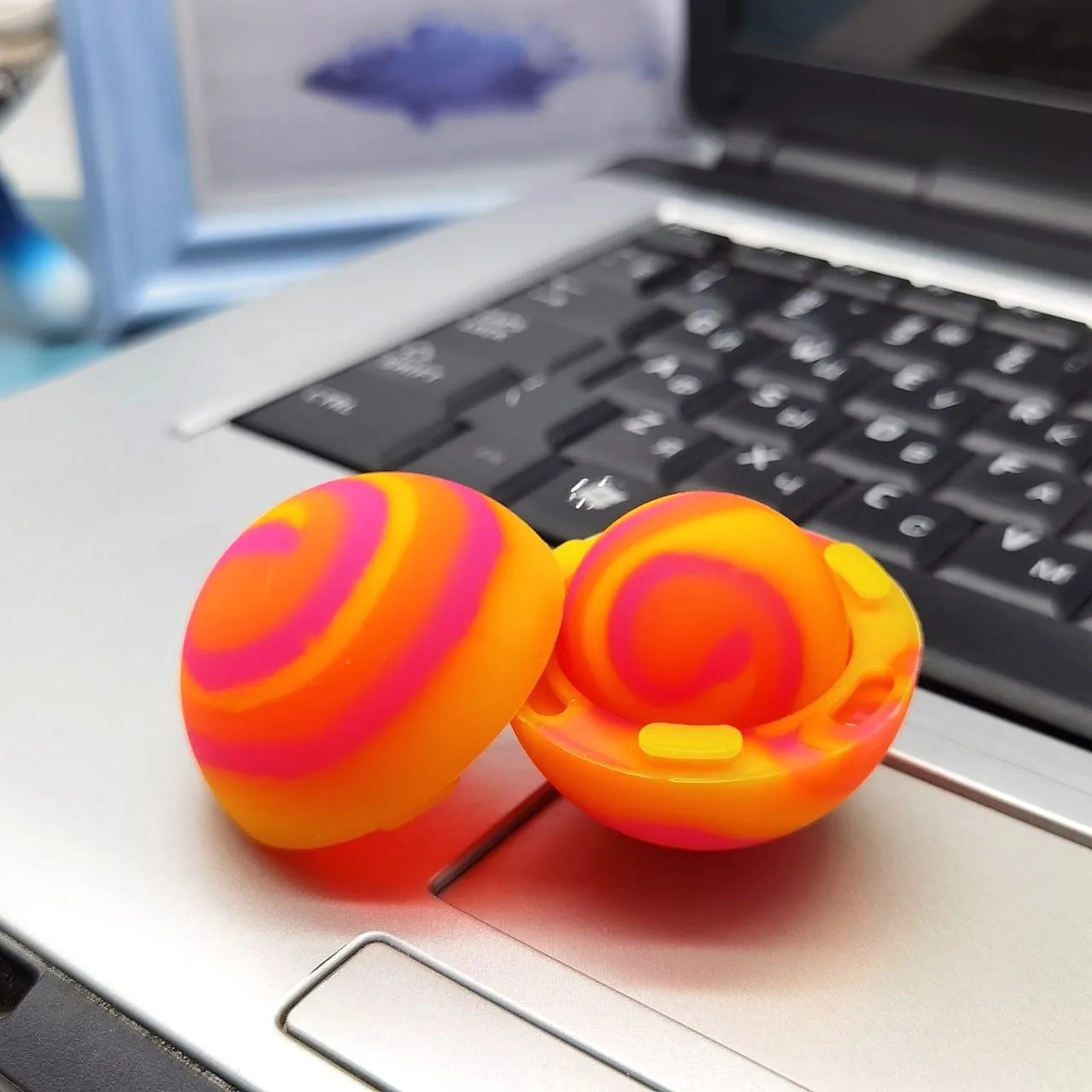 Soporte de silicona para ordenador portátil bola antideslizante disipación de calor altura elevada portátil