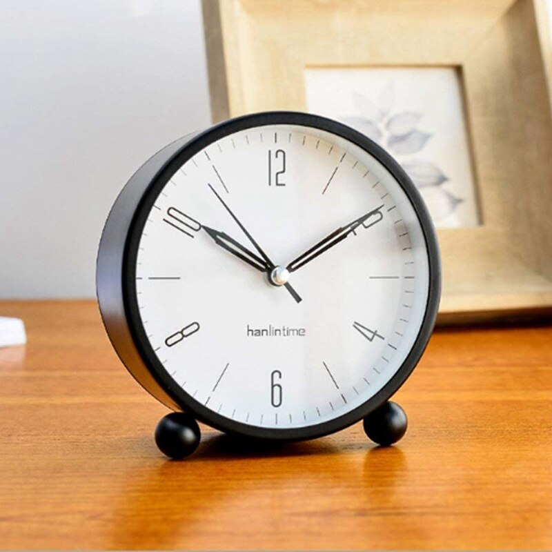 Hanlintime Analog Alarm Uhr, Einfach einstellen Kleine Schreibtisch Uhr, Nicht Ticken, Mit Nacht Licht, batterie angetrieben Super Stille Wecker, B