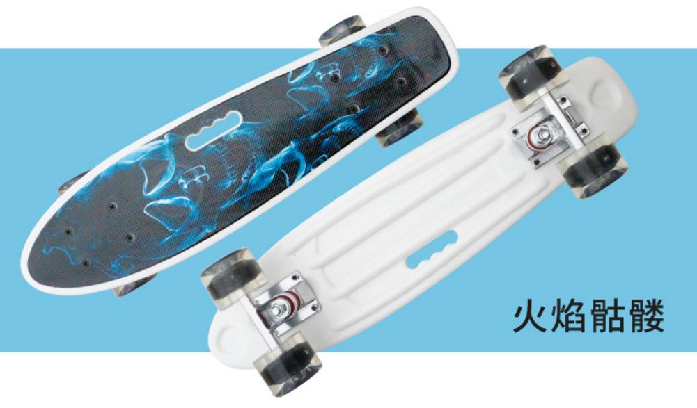 22Inch Bambini Cruiser Consiglio Giocattoli di Skateboard Professionale Mini Skateboard Con La Luce del LED fino Ruote Per I Bambini di Alta Qualità 2020 H: Flame skull