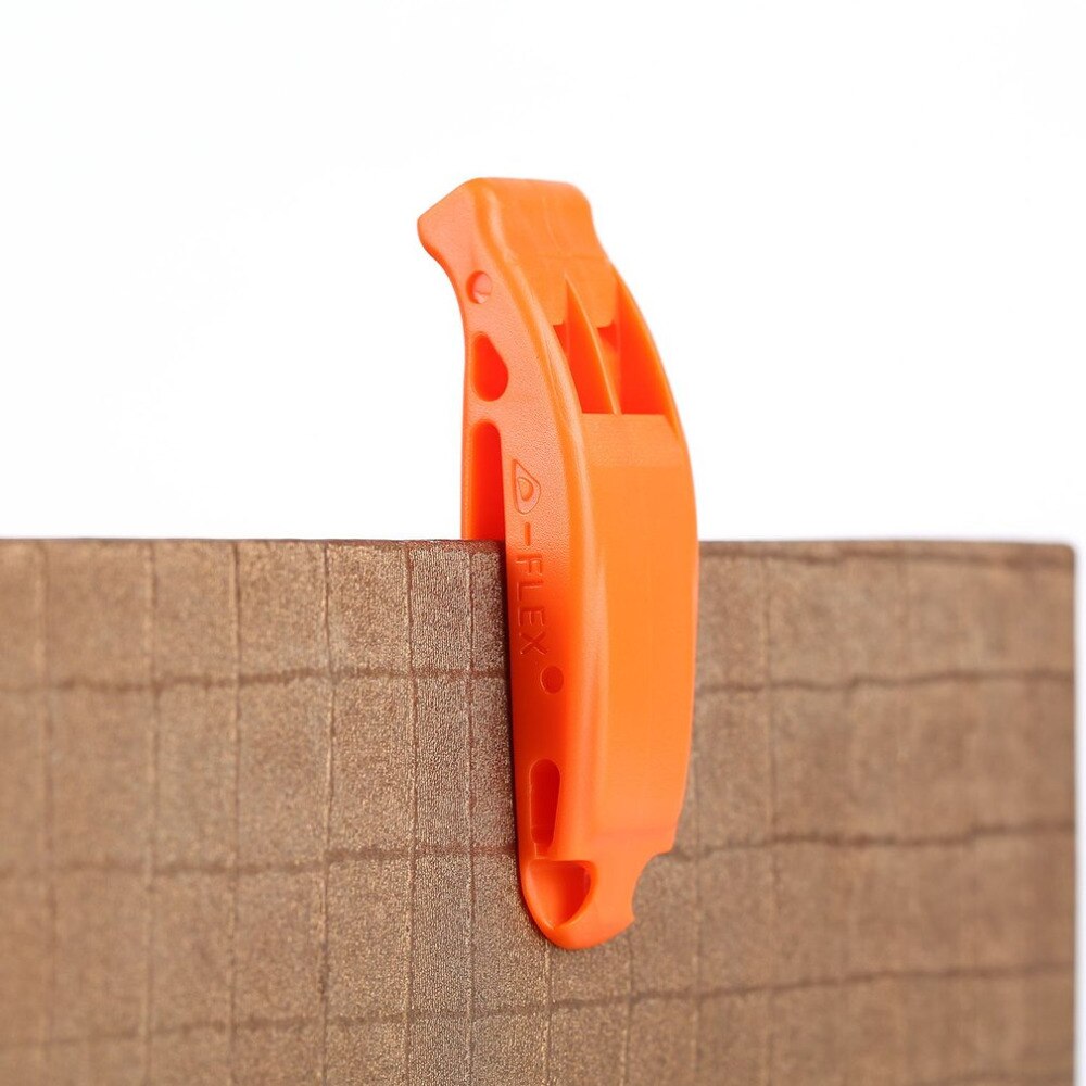 1pc Draagbare Outdoor Survival Rescue Emergency Plastic Fluitje Met Clip voor champing wandelen klimmen reizen kits