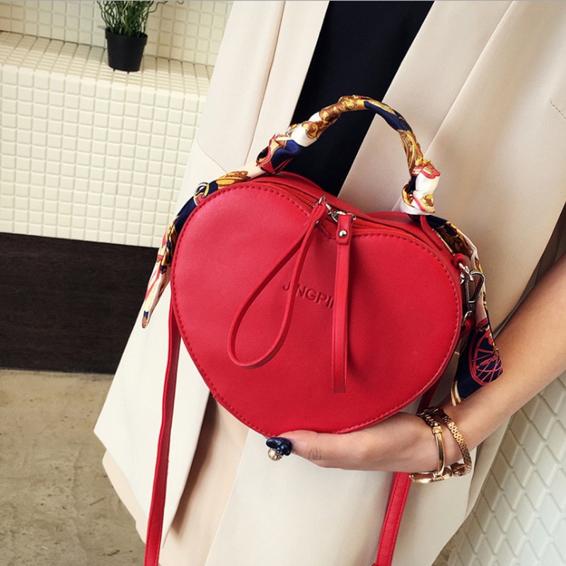 Sac de messager en cuir PU femmes en forme de coeur solide couleur sac à main foulard en soie dames sac à main femmes mince sangle sac à bandoulière