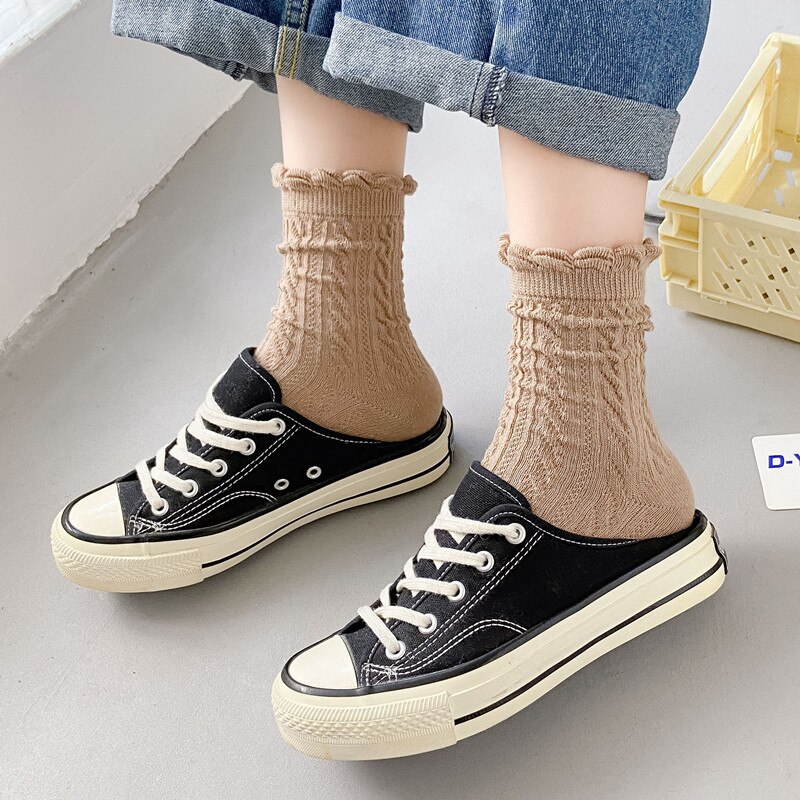 Calcetines de algodón de estilo japonés para mujer, calcetín con volantes, Color liso, negro y blanco, coreana