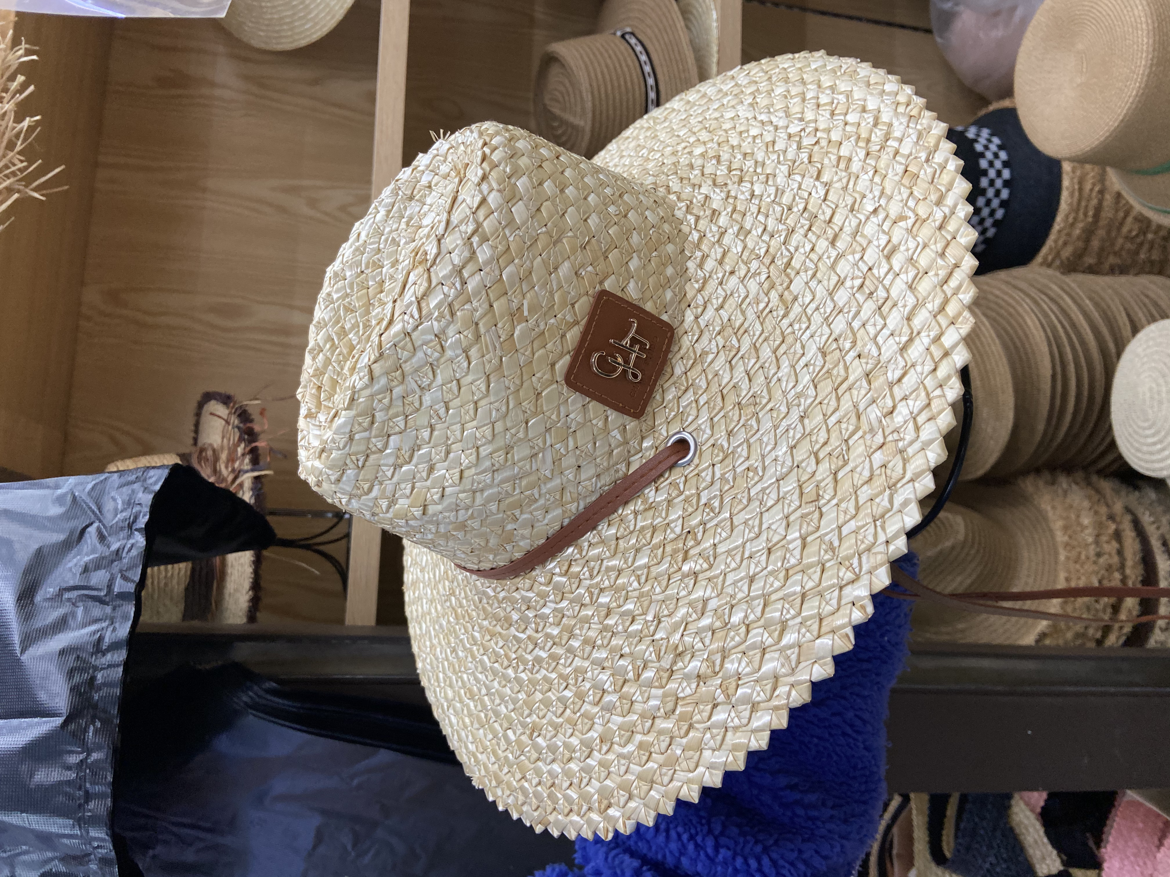 Chapéu de palha raffite de jazz de aba grande feminino inglês retro versátil praia protetor solar chapéu hepburn estilo senhora francesa: YELLOW