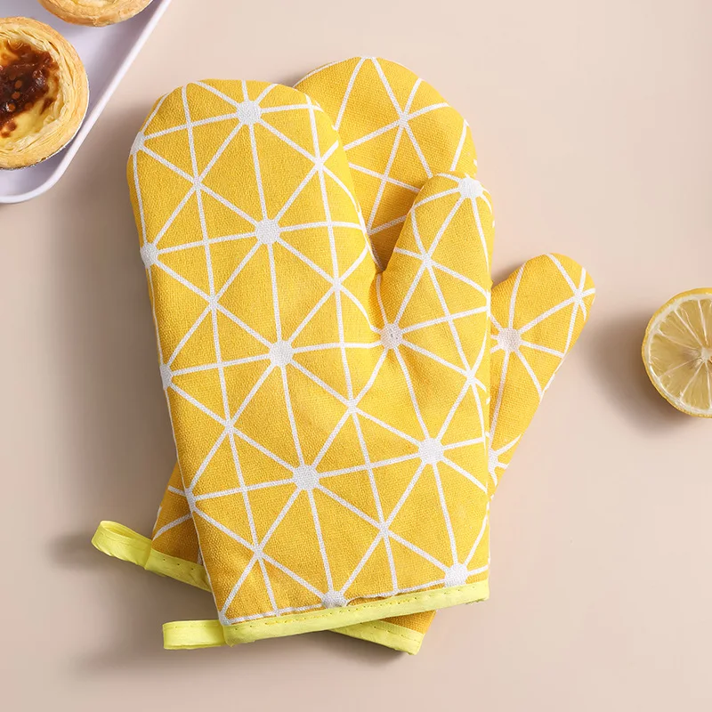2 pieces of insulated kitchen gloves, heat-resistant microwave gloves, heat-resistant thickened grid oven gloves: Yellow
