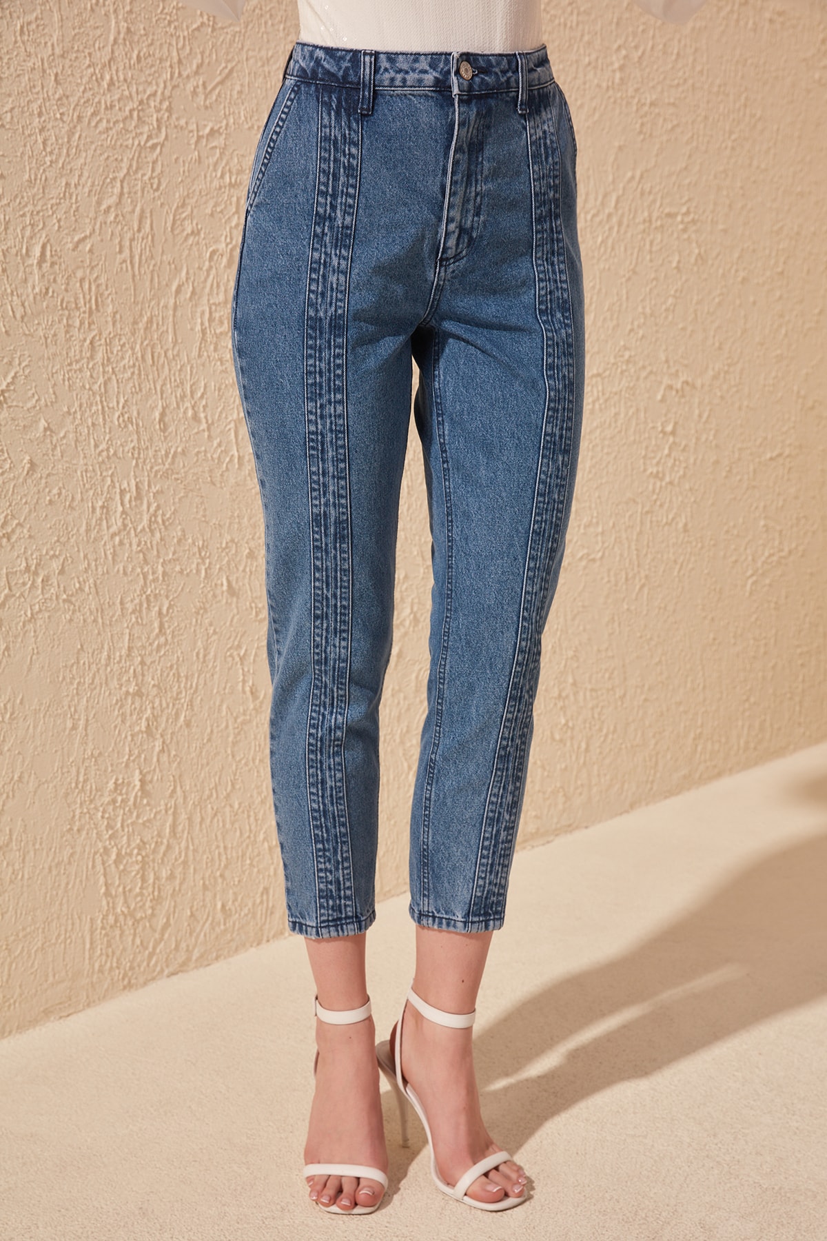 Trendyol Stitch Detail High Bel Mom Jeans TWOSS20JE0155