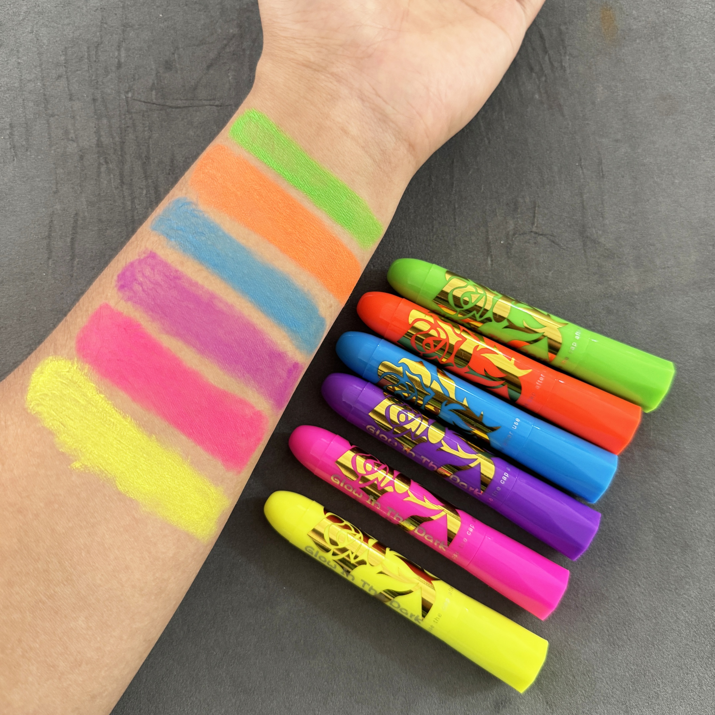 Regnbueglitter selvlysende uv-ansikts- og kroppsmalingsstift til halloween-sminke neon neonfargestift