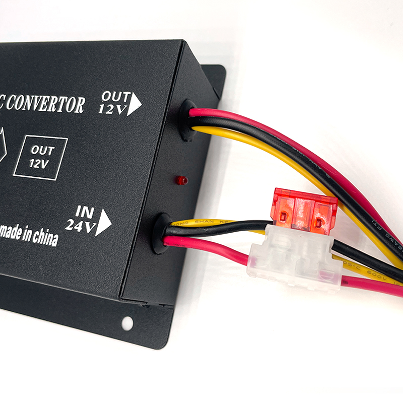 20a dc 24v to 12v 6 trådig elektrisk växelriktare, spänningsreducerare, steg-down-transformator för bilstereo, subwoofer