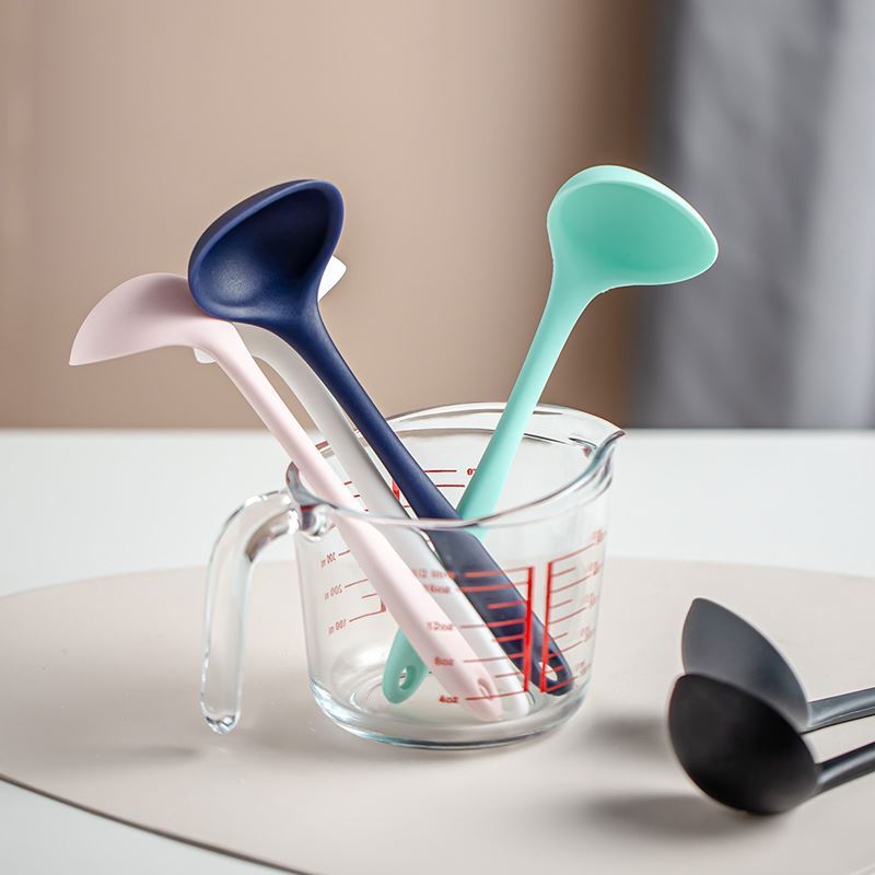 Silicone Ladle Soup Spoon Non-stick Curved Handle Unbreakable Big Round Scoop for Dinner Kitchen Dining Tool Tableware