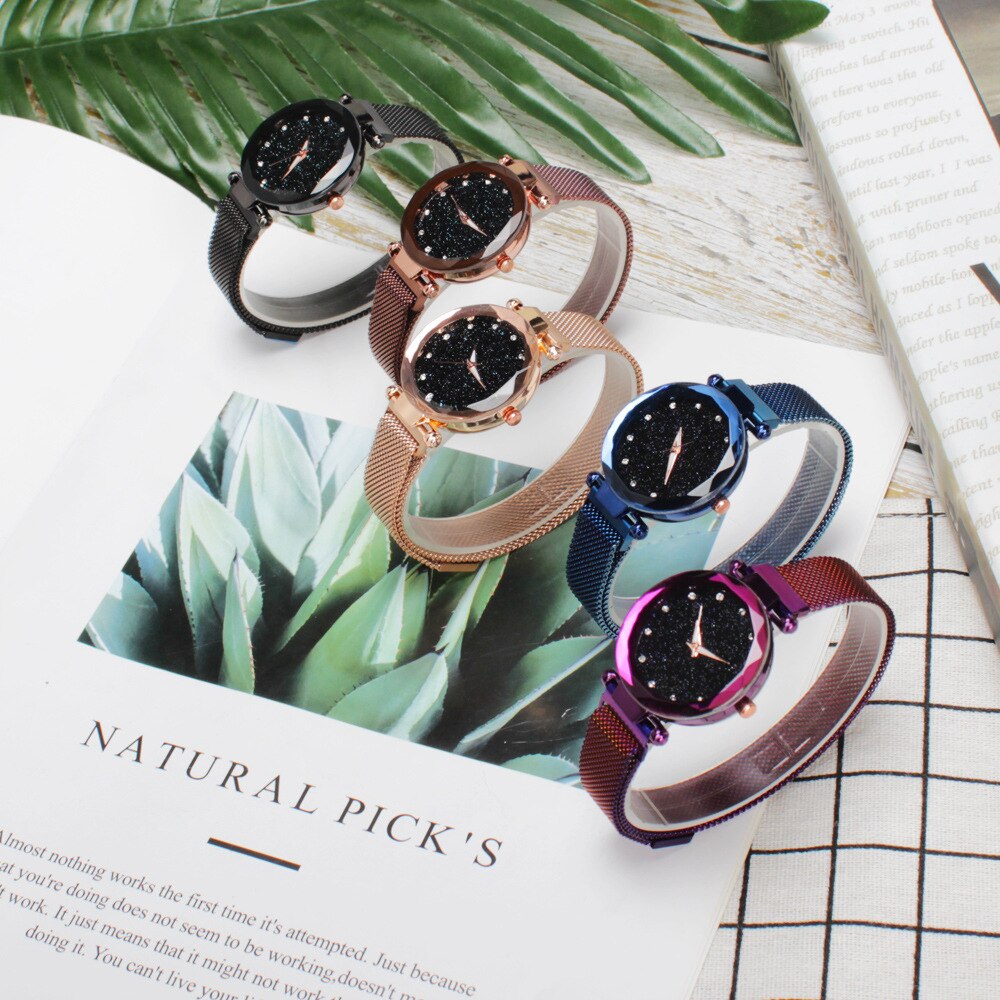 Online verkoop van beroemdheden, dameshorloge met ster en diamanten in lui magnetische gesp