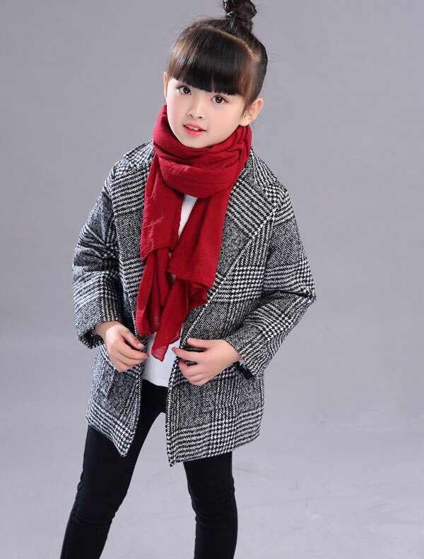 Meisje wollen jas en kinderen lange windjack