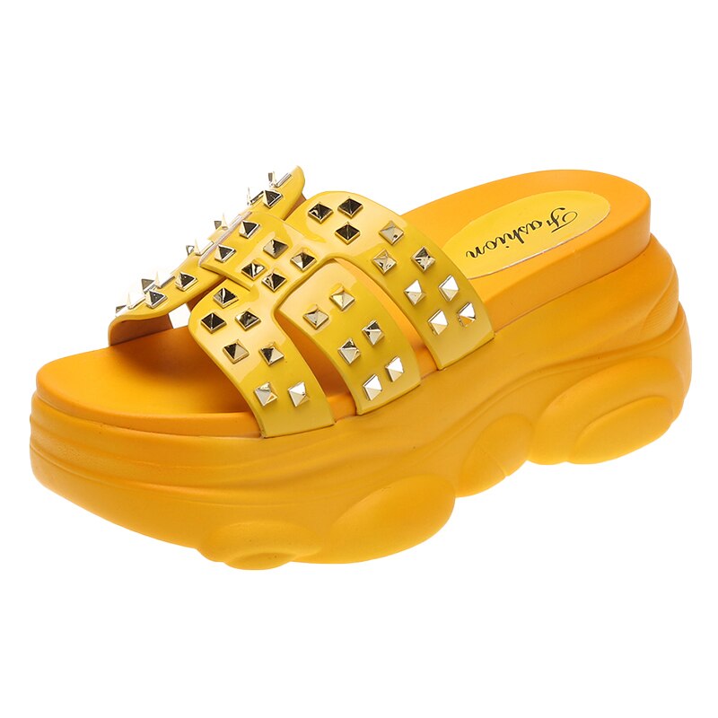 Tongs femmes pantoufles Super talons hauts plate-forme chaussures confortables compensées chaussures de plage Rivet sandales été chaussures grosses femmes: YELLOW / 6.5