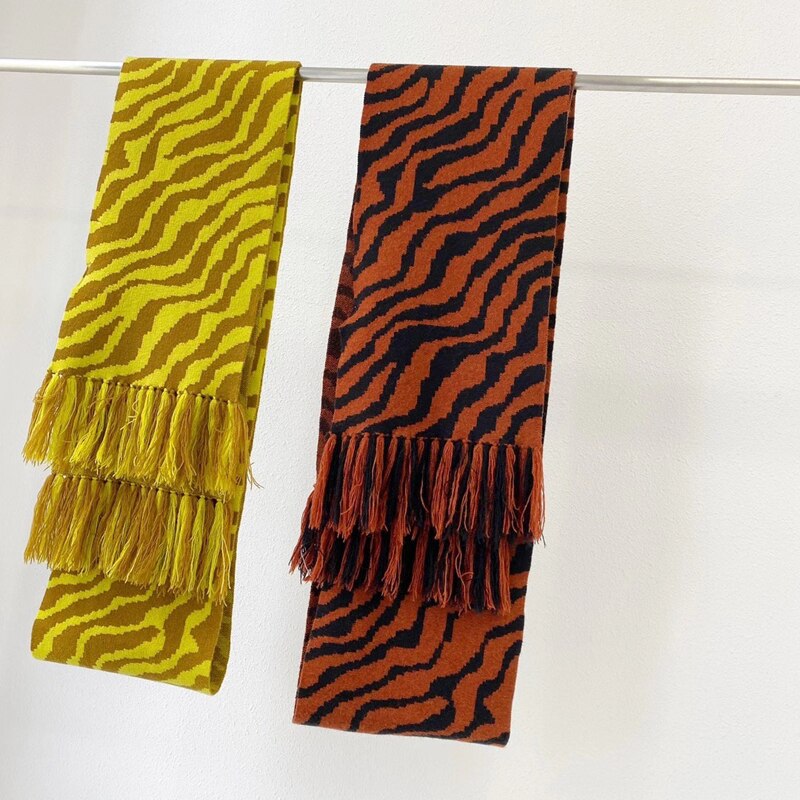 Bufanda de lana larga con estampado de leopardo y cebra para mujer, Fular de borlas Vintage de alta gama, otoño e invierno, 9,18