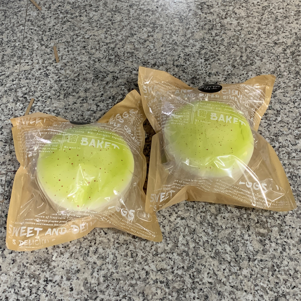 5 tums matcha kaka grön dim squishy mjuk sockerkaka baskisk kaka brödmodell gör-det-själv lekmat långsam rund form dekoration skrivbordsdisplay: Ljusgrön