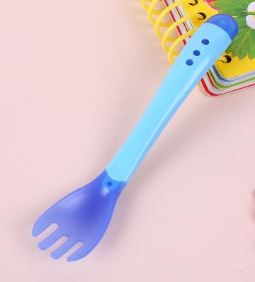 Handy Heat Sensing Thermal Spoon Baby Kids Weaning Silicone Head Tableware Baby Soft Head Safety Temperature Spoon: Blue fork
