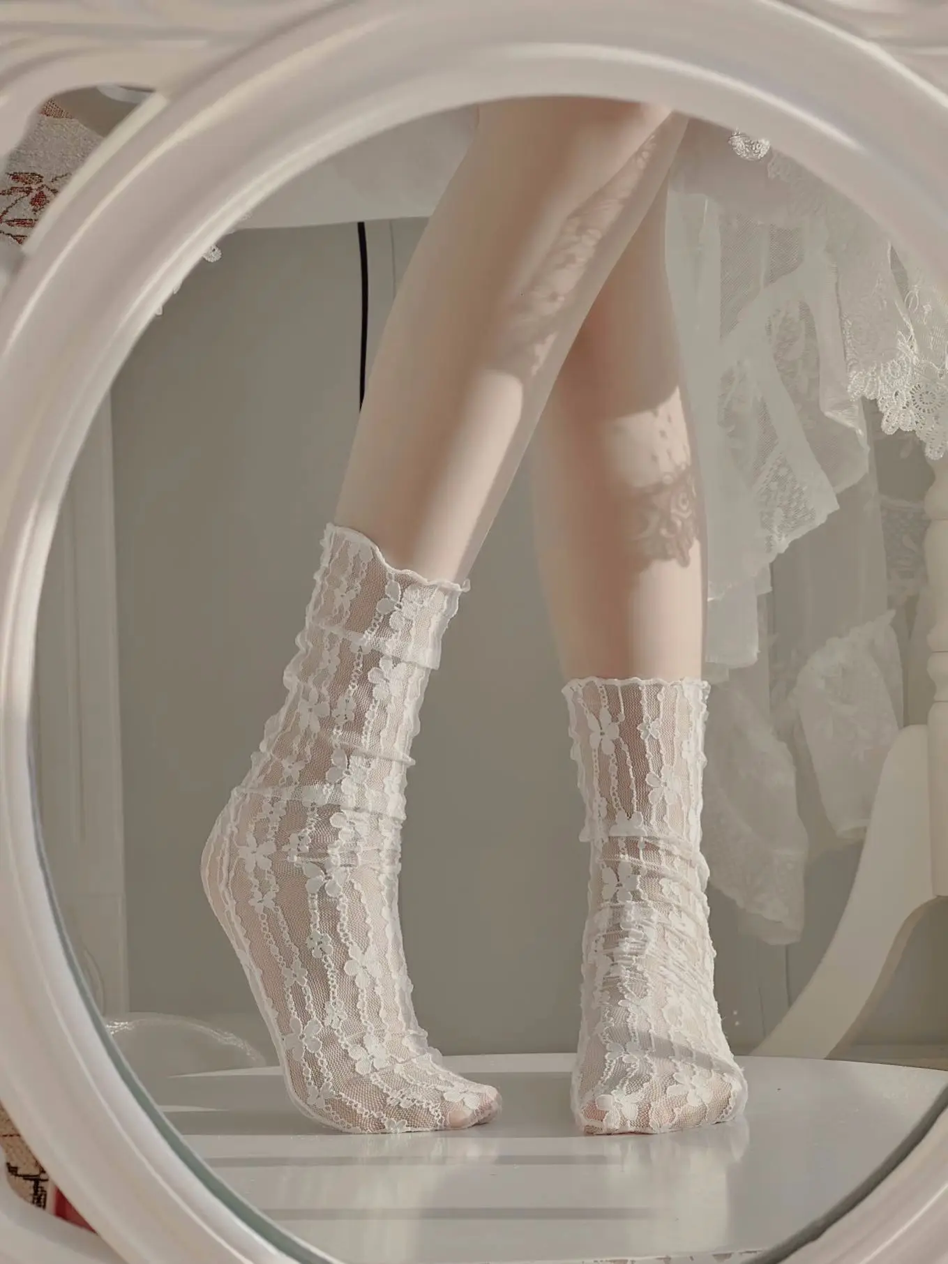Lolita Sweet White Pile Socks para Mulheres, Mesh Fishnet, Thin Nylon Silk, Retro Flower Lace, Ladies Hollow Transparent Crew Socks