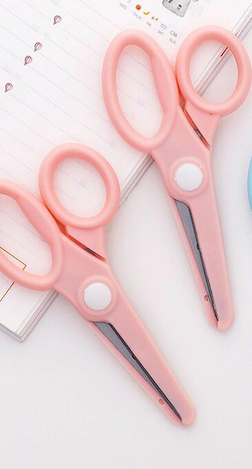 1 pc handgemaakte plastic beschermscharen voor kinderen, diy album, kantschaar, kaartfoto, patroonschaar, cartoons kantschaar: Jd0143