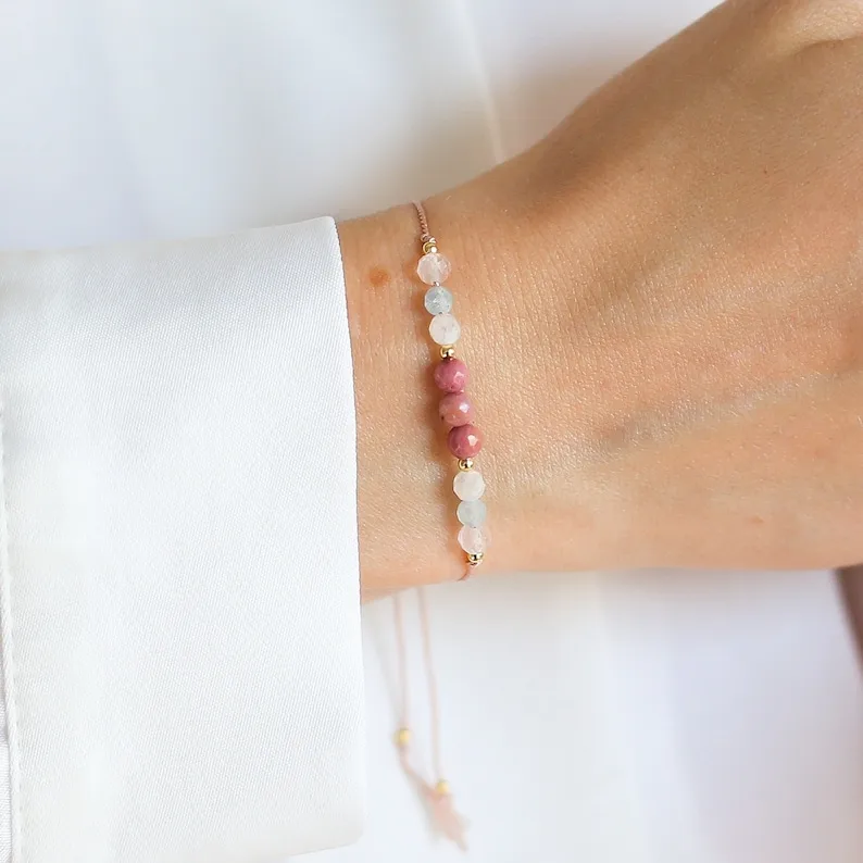 Pulseira de cristal embutida amor, atrair amor, auto-amor, quartzo rosa, água-marinha, pedra da lua, rosa piroxeno
