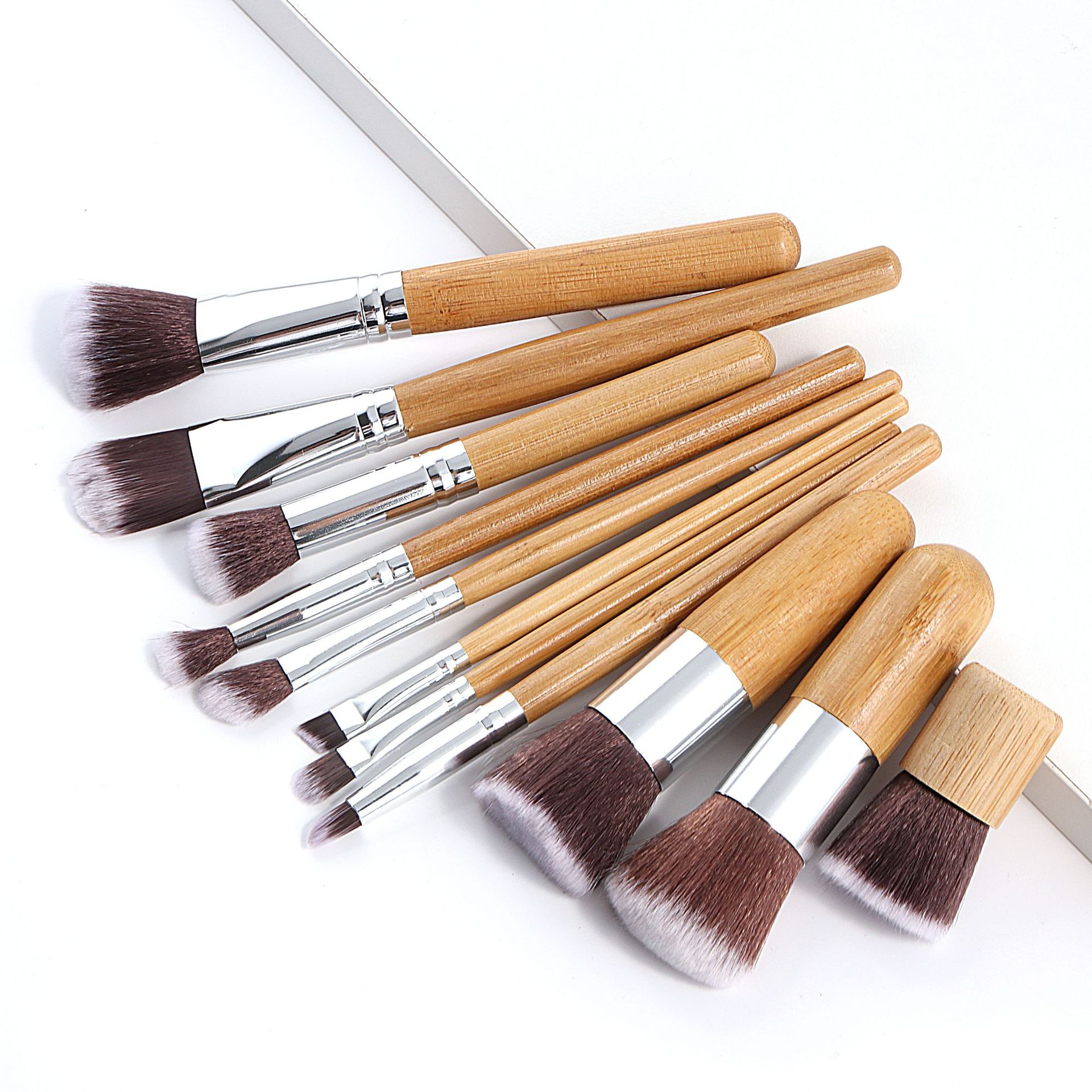 11 stk naturligt bambus håndtag makeup børster sæt foundation blending kosmetisk make-up værktøjssæt med bomuldspose: Uden taske