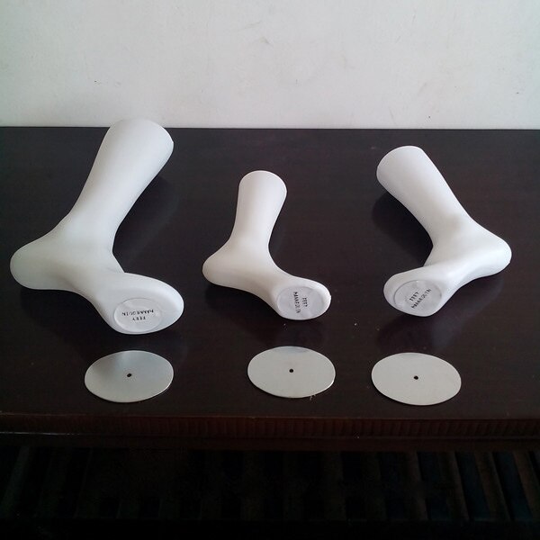 Korkeatasoinen muodikas yksi setti /3 kpl uros naispuolinen lapsi muovinen mallinukke jalkanukke päällä