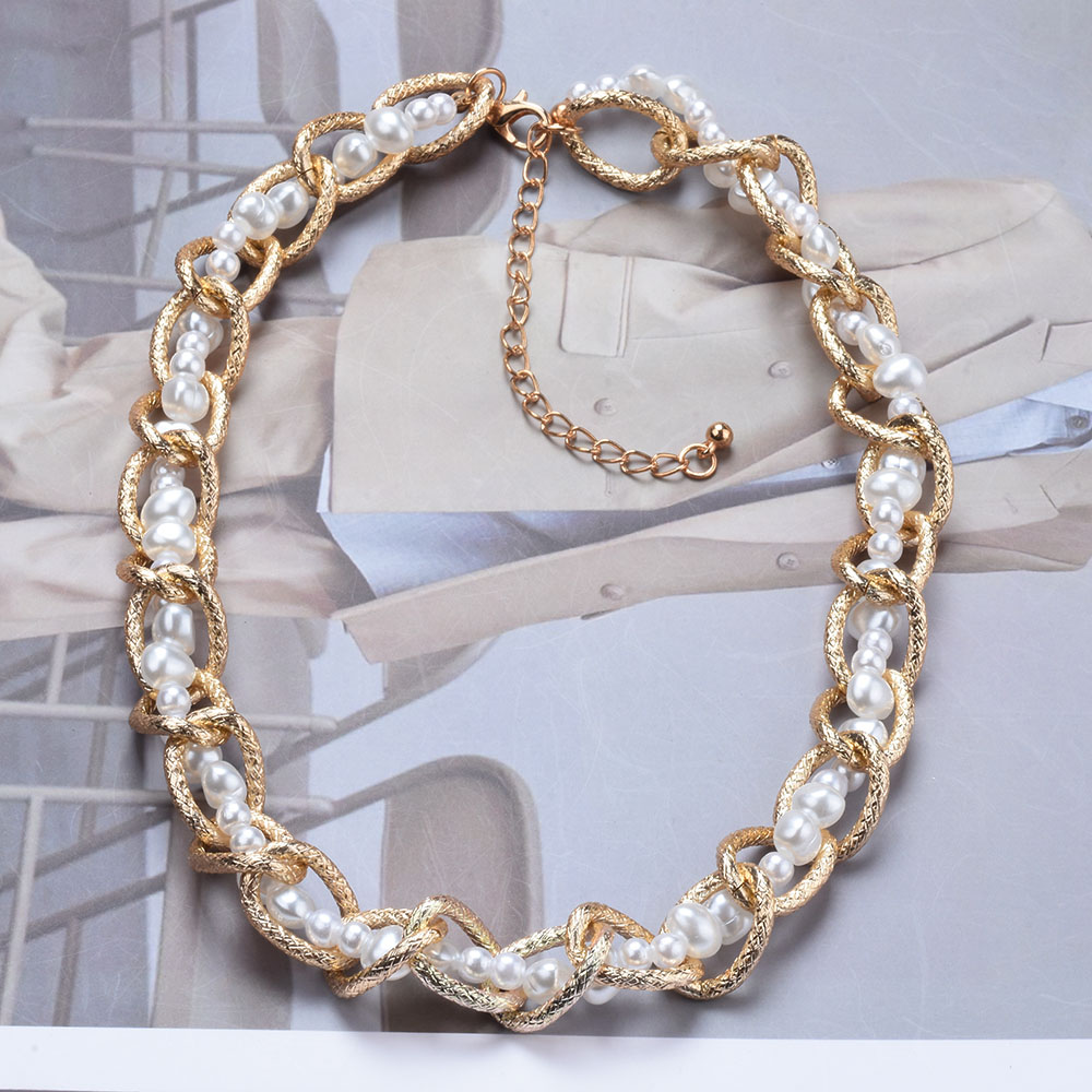 Kurze choker-halskette aus 2022 za goldfarbenen metallgliedern mit kunstperlen – ein modisches statement-schmuckstück für damen.: Default Title