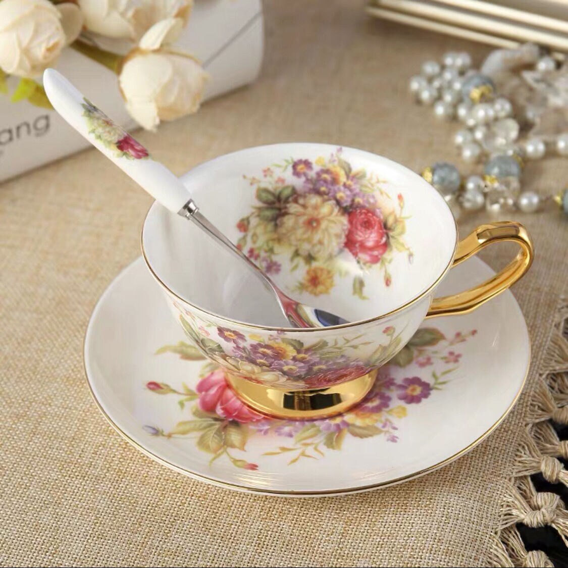 Europe Noble Bone China Coffee Cup Saucer Spoon Set 200ml Luxury Ceramic Mug Top-grade Porcelain Tea Cup Cafe Party Drinkware: Little rose 3-piece