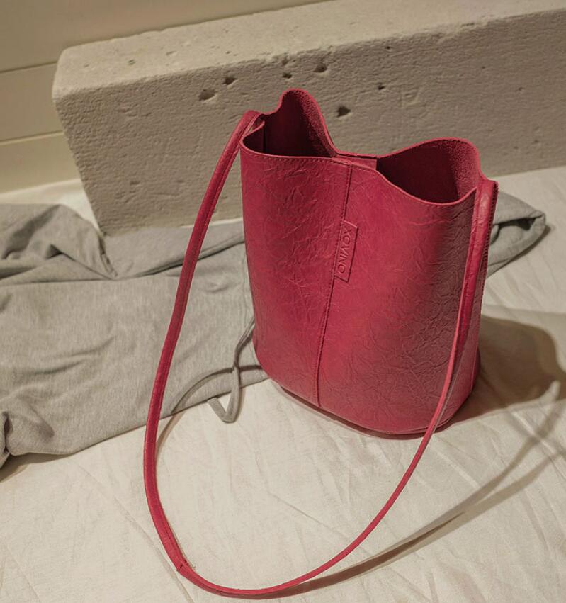 Nuova Marea Solido Olio Materiale dell'UNITÀ di elaborazione di Piccola Fata Borsa Secchiello Borsa casuale Selvaggio Singolo sacchetto di Spalla Delle Signore del Messaggero di Crossbody Borsa: vino rosso