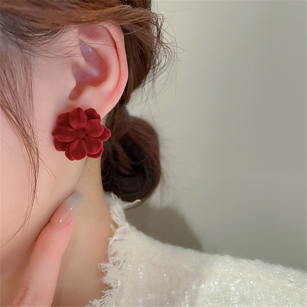 Autumn Winter Vintage Simple Cute Wine Red Velvet Rose Flower Stud Earrings for Women Jewelry Daily Accessories