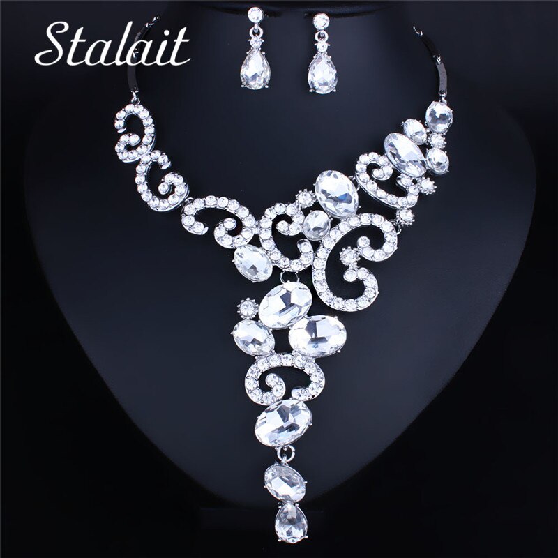 Sieradenset met strass-steentjes, ovale grote kristallen hanger, ketting en oorbellen voor bruiloften, gala- en feestaccessoires.