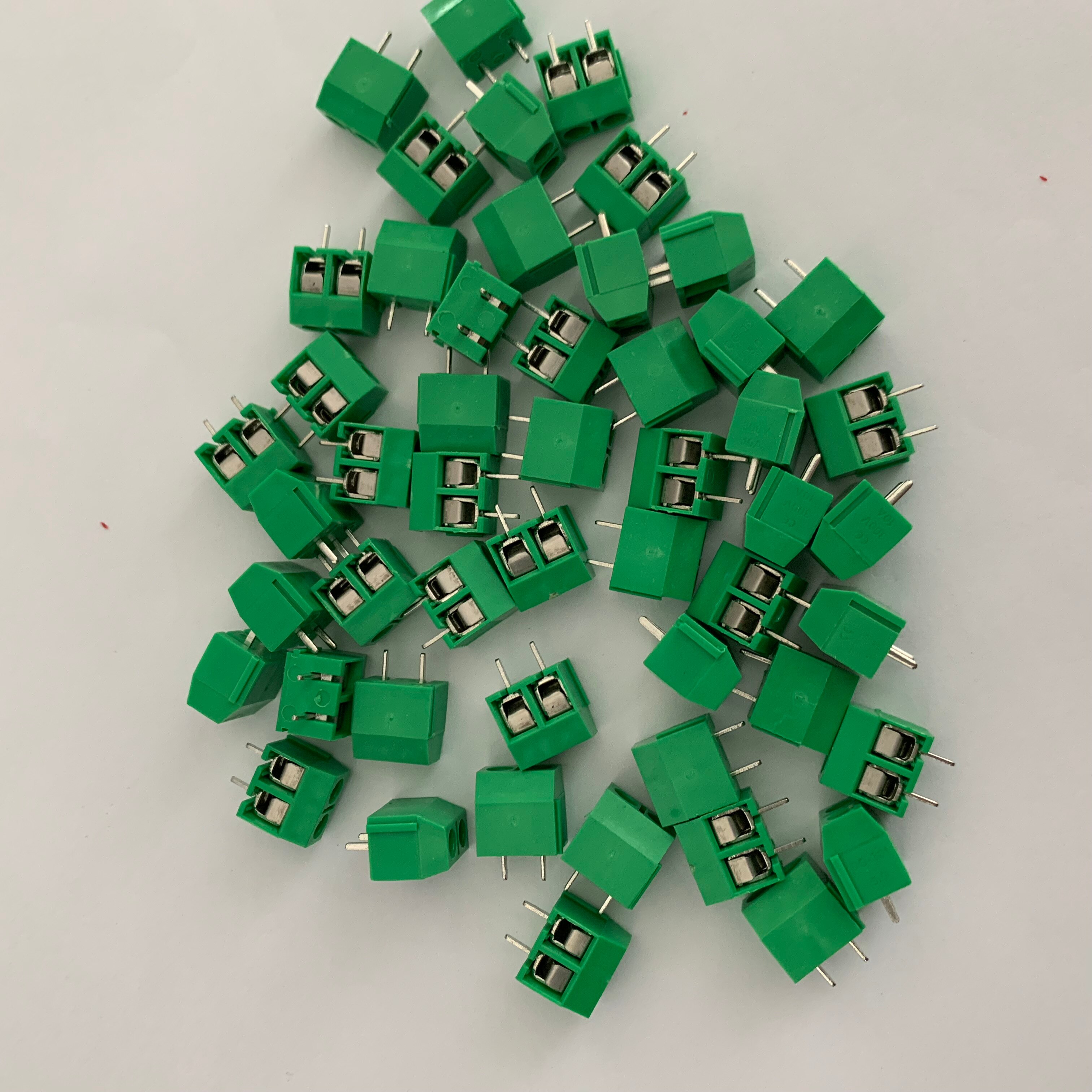 Lote de 50 unids/lote de empalme de kf301-2p, espaciado de PCB tipo tornillo 5,0 terminal, patillas de cobre/pie de hierro KF301 rojo, verde, negro, azul