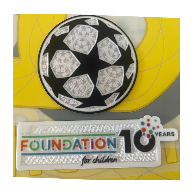 Naszywki Odporne na zużycie piłki sportowe Naprasowanka robić naszywki na koszulkę piłkarską Najwyższa jakość: Element mosiężny w starym stylu