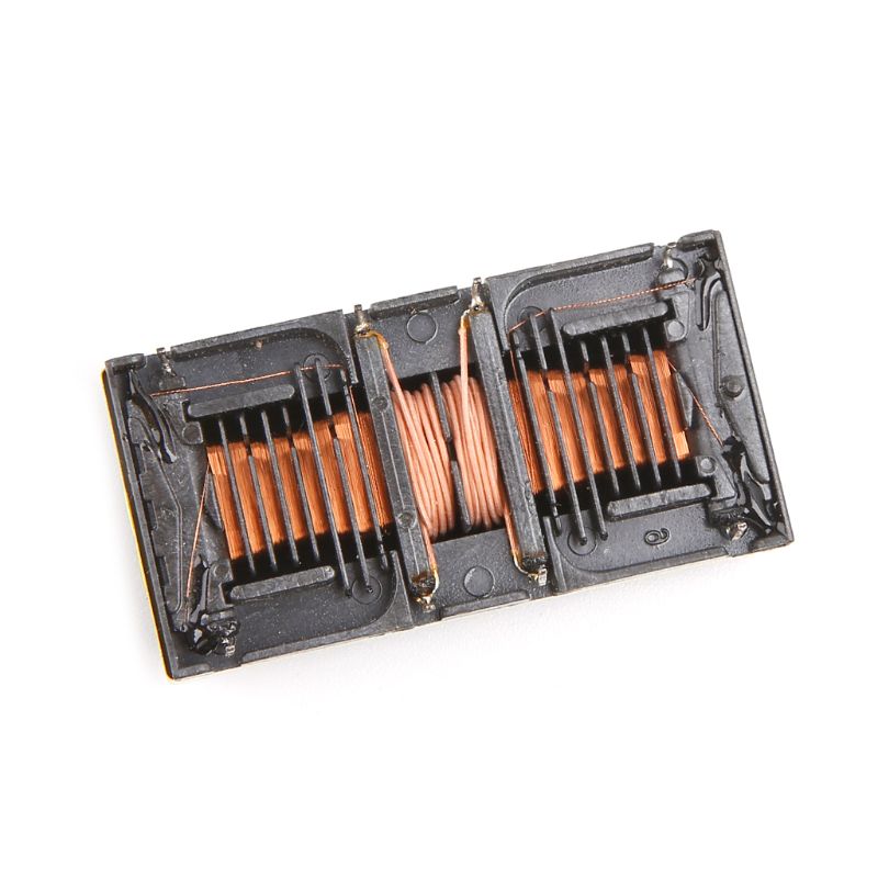 Ancien Transformateur Haute Tension Et Ligne D'alimentation Photo Stock