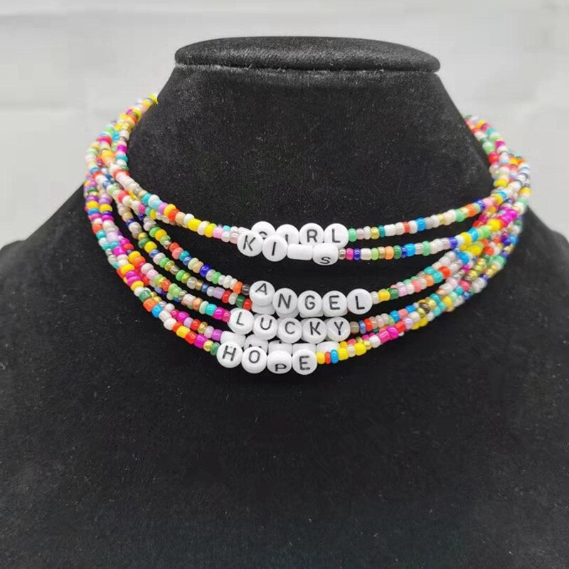 Collier Boho avec lettres colorées pour femmes, bijoux de plage, avec sourire, porte-bonheur, amour, perles de riz, ras du cou