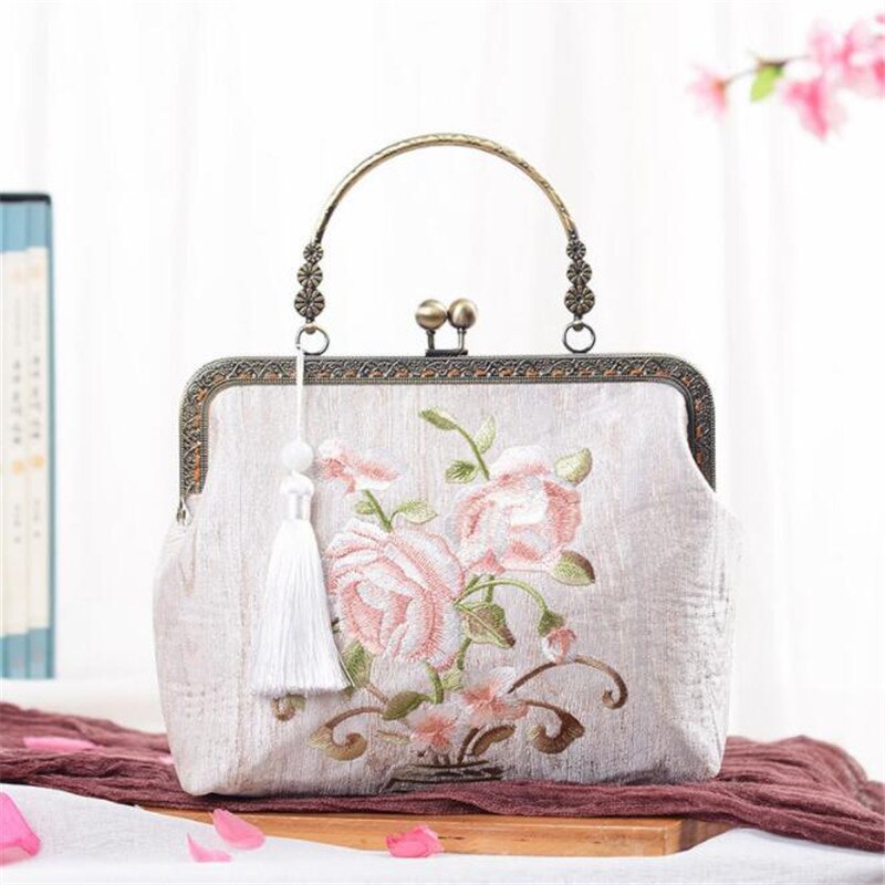 Vrouwen Borduren Bloemen Evening Clutch Tassen Chinese Stijl Kwastje Handtassen Rose Bloemen Banket Tote Met Ketting M699: color 1