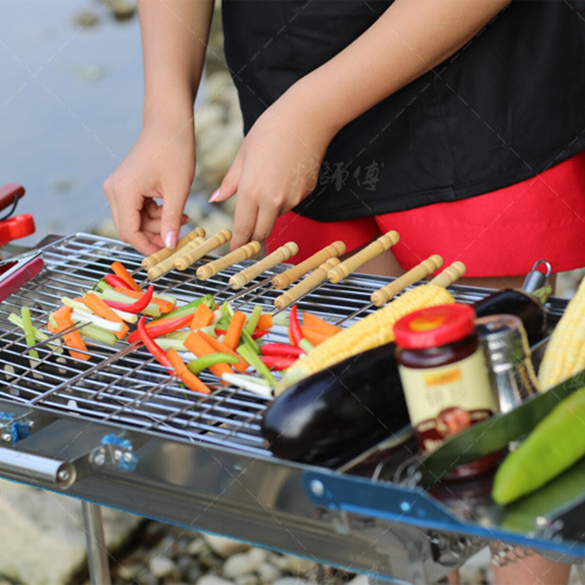 12 stk / sæt genanvendeligt rustfrit stål grillspyd træhåndtag bbq nålepind til udendørs camping picnic madlavningsværktøjer