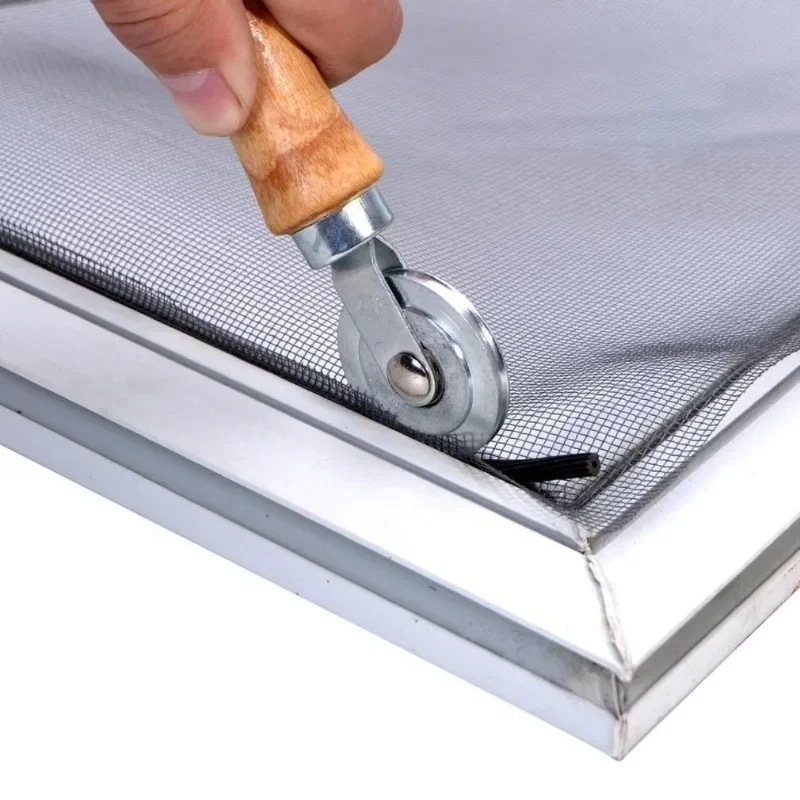 Siebrollwerkzeug zum Einbau von Sichtschutzscheiben für Fenster, Tür, Keil-Rolle mit Holzgriff, Stahlräder, Sieb-Reparatur-Rolle