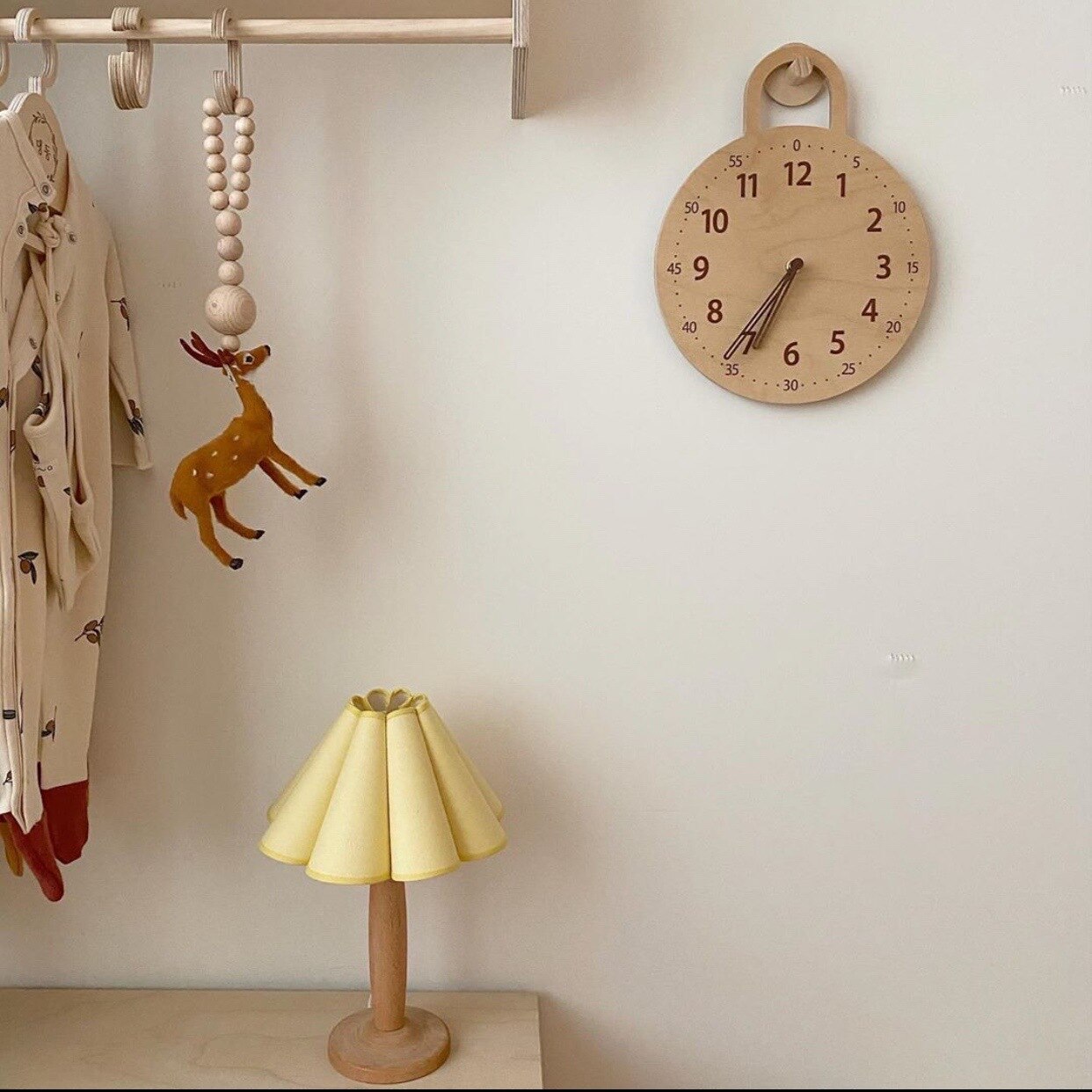 Scandinavische Stijl Serie Cartoon Stille Wekker Thuis Massief Houten Stille Klok Wandklok Eenvoudige Digitale Klok Nachtkastje Klok