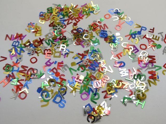 2000pcs Diverse Alfabet Letter Pailletten Losse Scrapbooking Craft multi kleuren Kostuum sieraden accessoires decoratieve kleding
