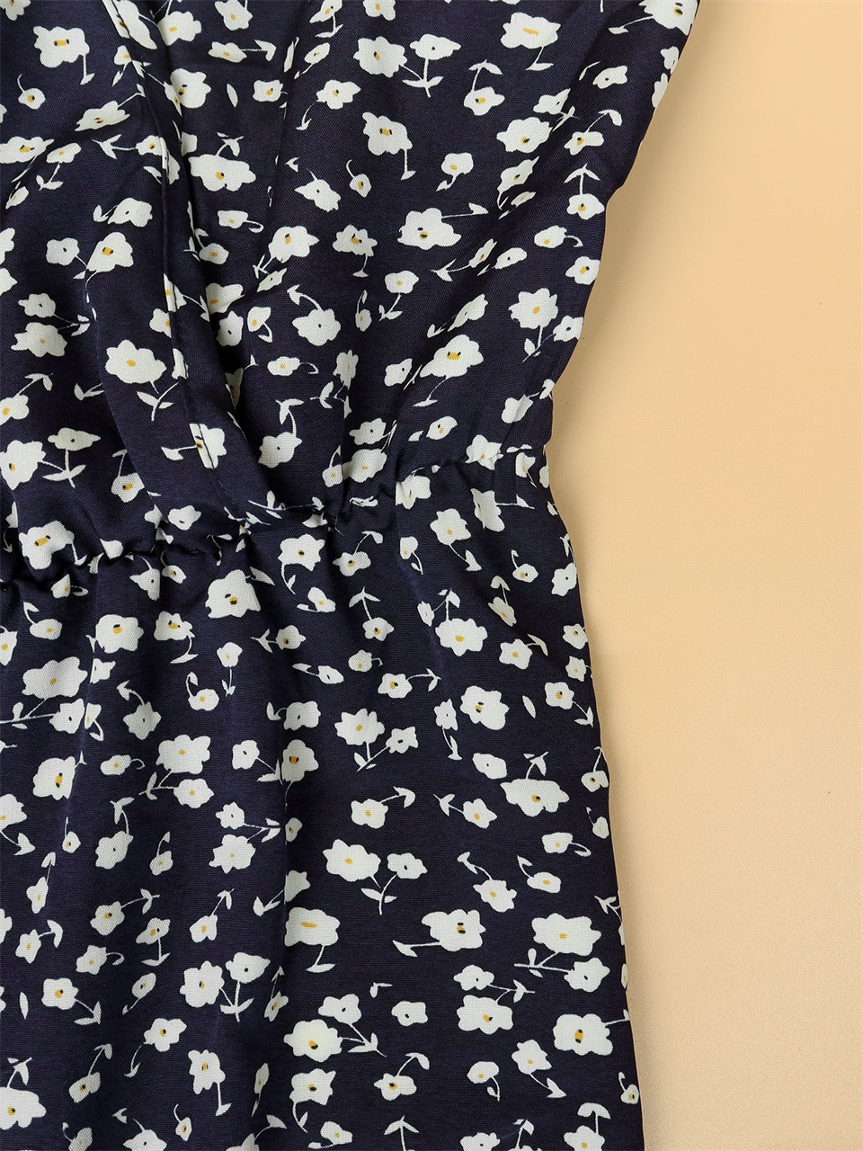 Gibsie plus size småblommig v-ringad klänning med volangkant för kvinnor sommar kortärmad strandklänningar i bohemisk stil mini a-linjeformad