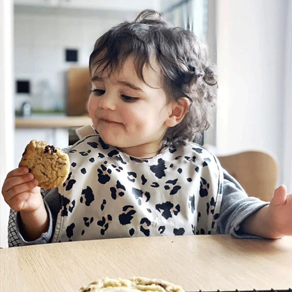 Baby Mouwloze Bib Met Pocket Baby Spullen Kinderen Accessoires Voeden Tekening Schort Waterdichte Verstelbare Leuke Print Slabbetjes
