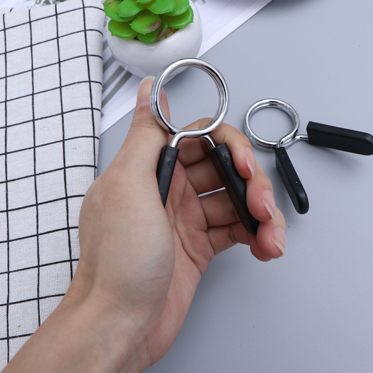 4 Uds. Mancuernas de 28mm, pinzas para mancuernas, collarines con Clip de resorte para levantamiento de pesas, ajuste cruzado, levantamiento de pesas, gimnasio