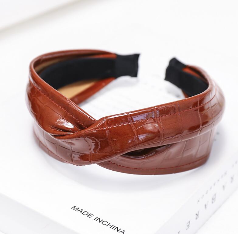 Vrouwen hoofdband kunstlederen haarband brede zijkant kruisknoop hoofddeksel volwassen haaraccessoires: Bruine haarband