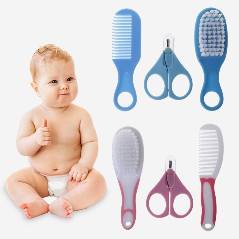 Couper les cheveux et les ongles de bébé 