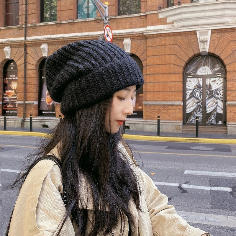Sombrero de lana japonés para mujer, gorro de punto coreano que combina con todo, orejeras cálidas, GORRA DE PELO SUELTO grande, Gorros Casuales: Negro