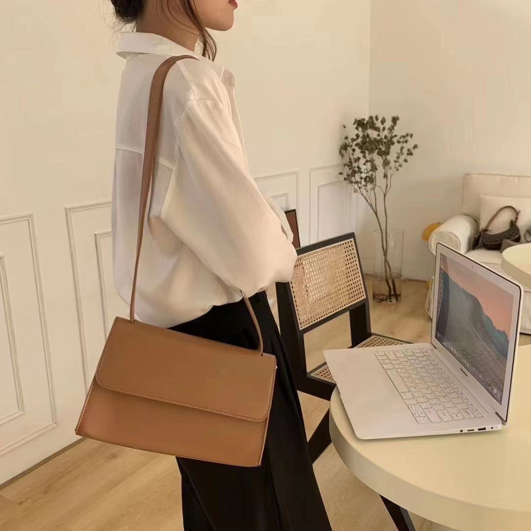 Zachte Pu Lederen Baguette Schoudertassen Voor Vrouwen Eenvoudige Oksel Bag Lady Handtassen Vrouwelijke Trend Effen Kleur Reizen Hand tas: CAMEL