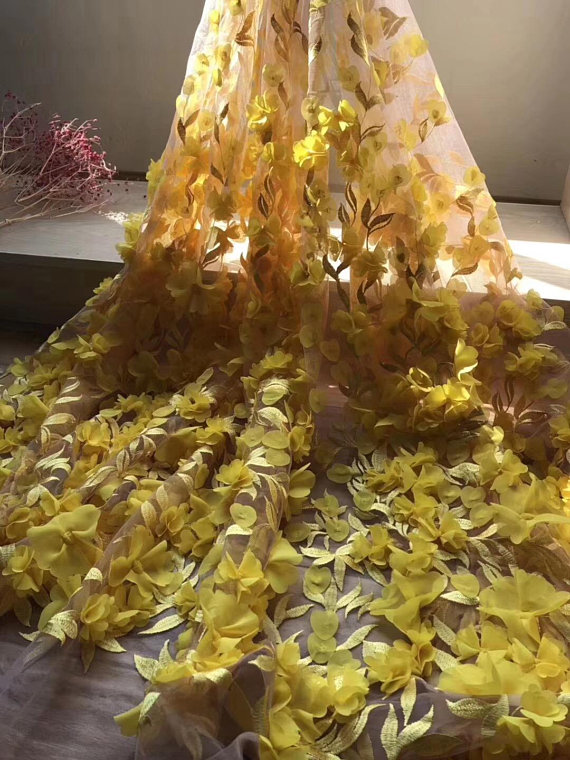 1 verftet fersken rosa 3d blondere stoff med 3d chiffong blomster, fransk haute couture, håndlaget kraftig blond stoff med blomster: Gul
